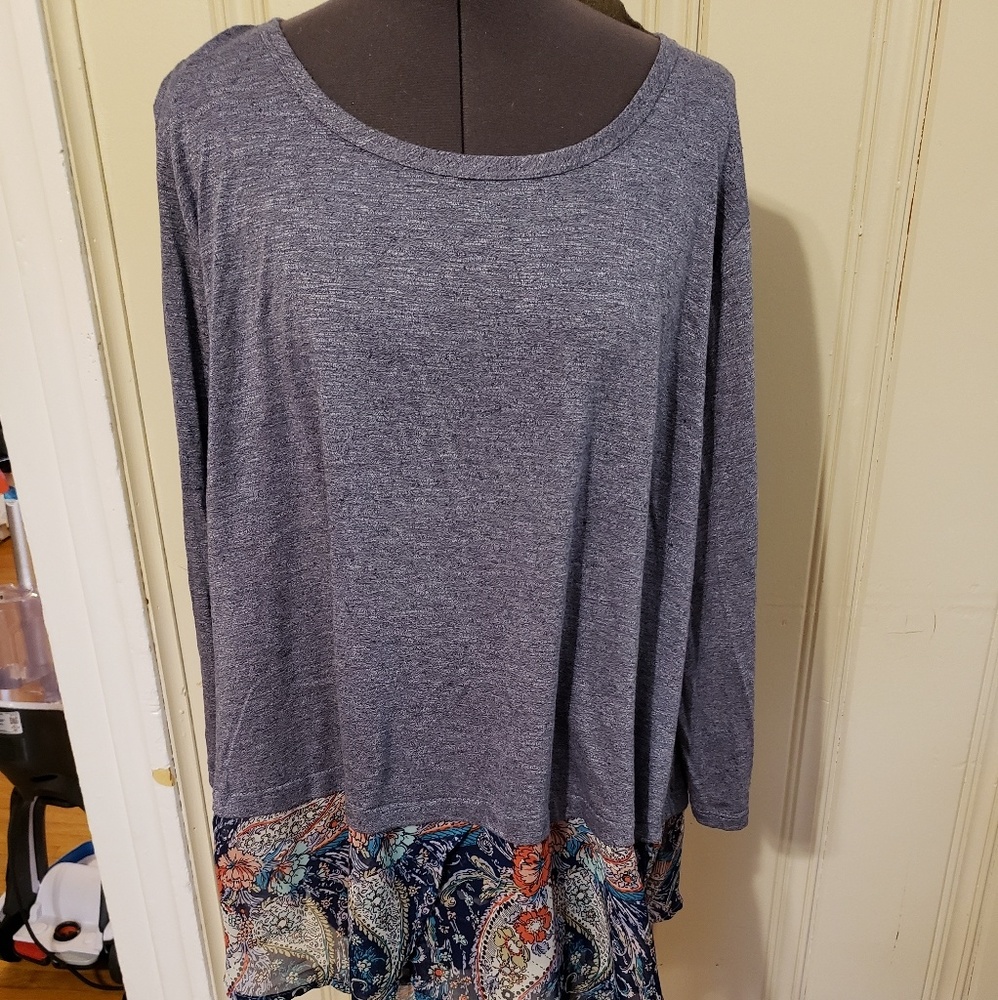 3/4 sleeve fun top, looks like 2